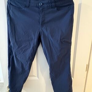 Eddie Bauer Women's Navy Cropped Pants